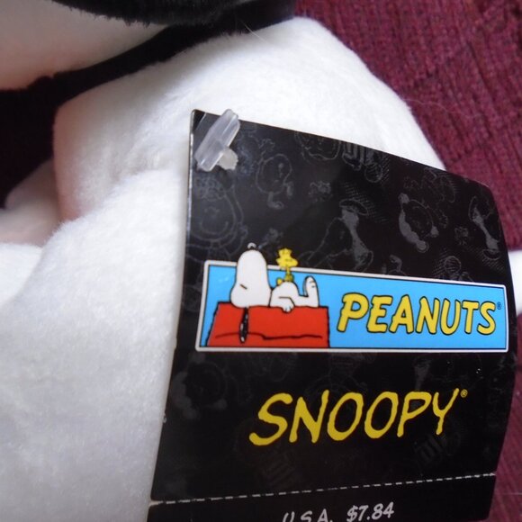 Vintage Peanuts Snoopy 14" Plush Doll Holding A Pumpkin NWT - Picture 3 of 4